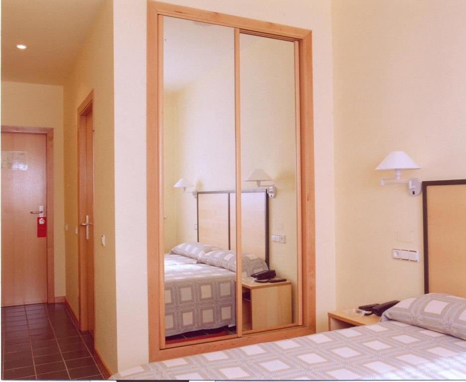 Hotel Lugones Nor Pokoj fotografie